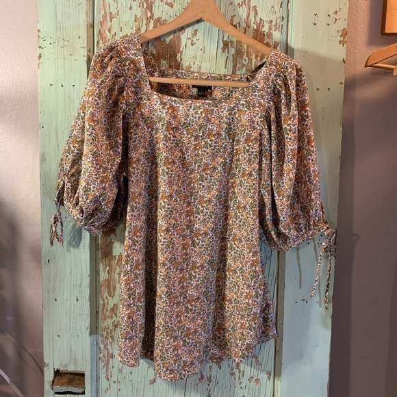 Ann Taylor Tops - Ann Taylor Floral 3/4 Sleeve Boxy Neck Line Peasant Type Blouse.